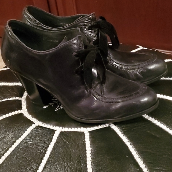 Born Black Leather Shoe Booties - Picture 6 of 6